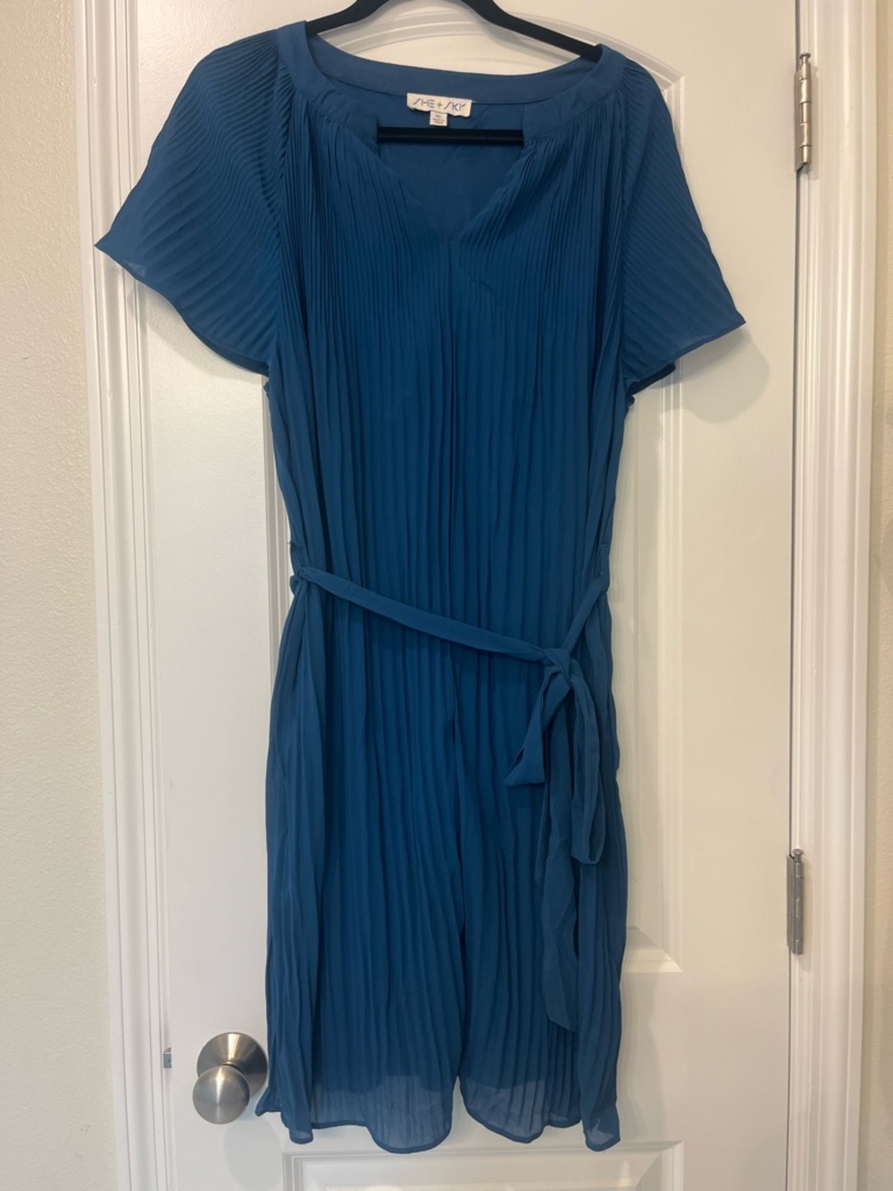 She + Sky Teal-Blue Pleated Dress with Tie Belt Split Neck Short Sleeve Sz XL